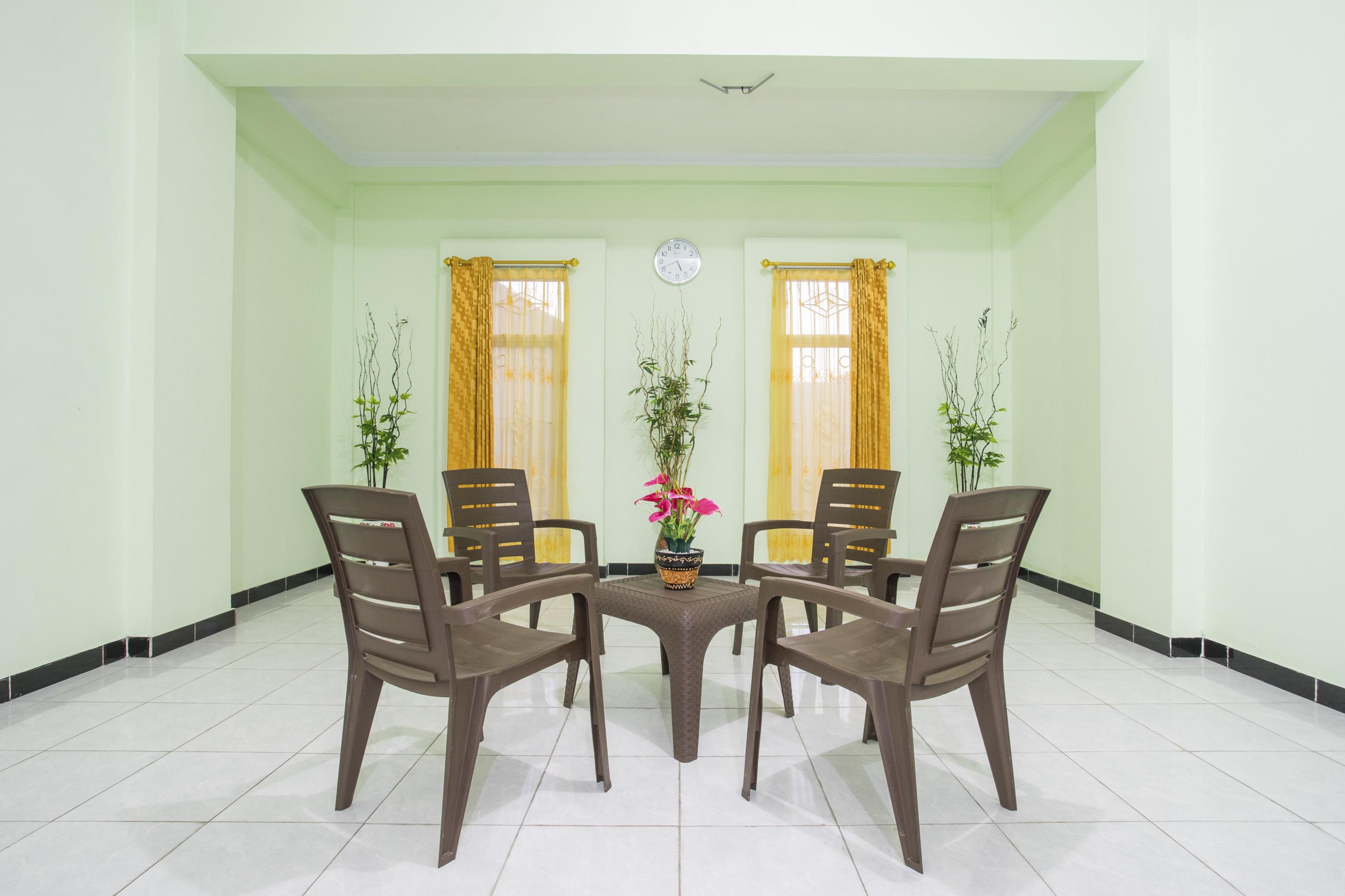 โอโย 2634 กรียา บิโรโว Hotel Wonosari ภายนอก รูปภาพ