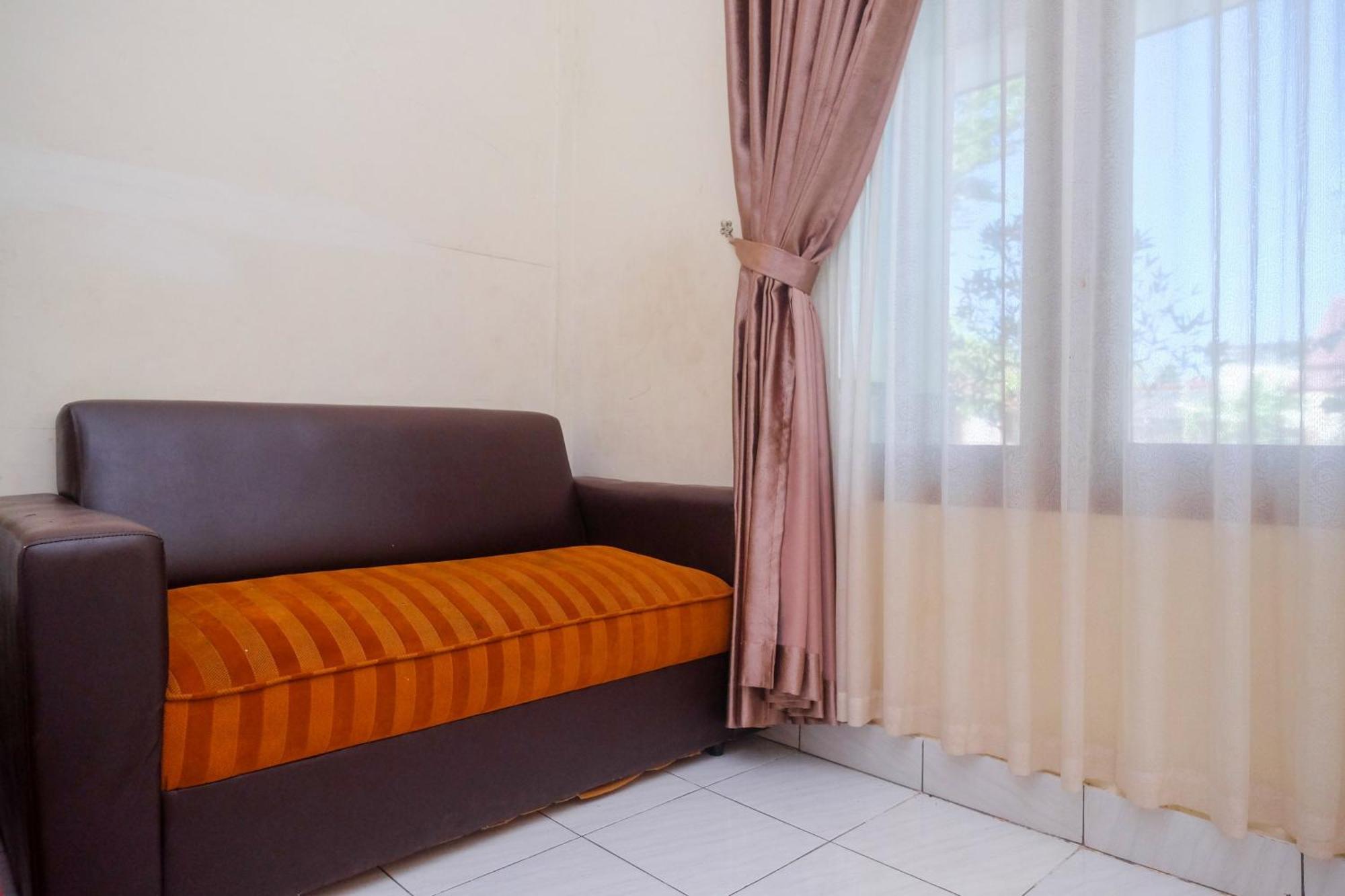 โอโย 2634 กรียา บิโรโว Hotel Wonosari ภายนอก รูปภาพ