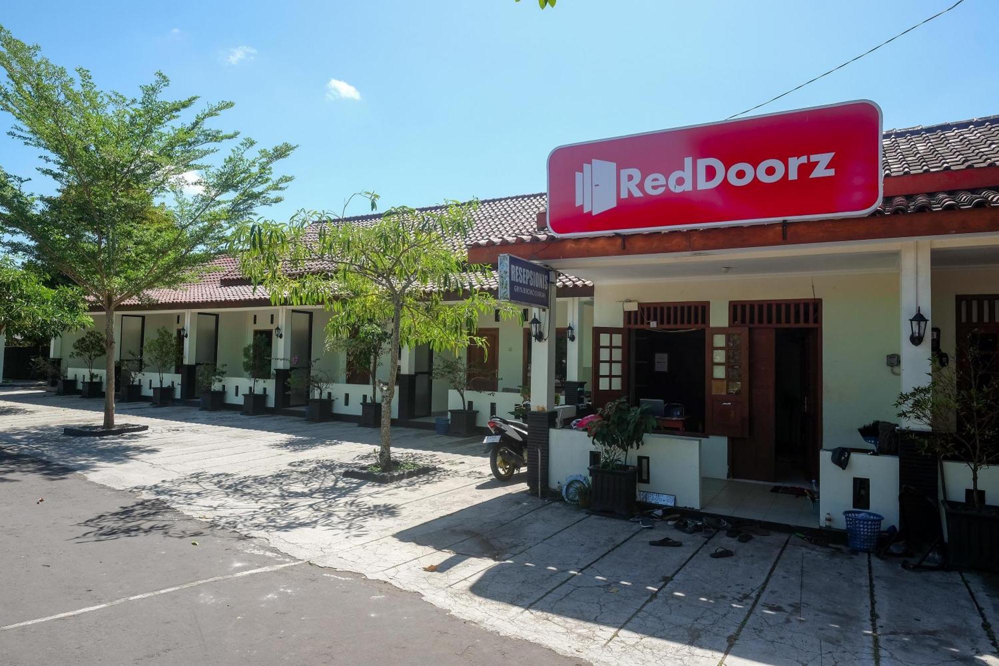 โอโย 2634 กรียา บิโรโว Hotel Wonosari ภายนอก รูปภาพ