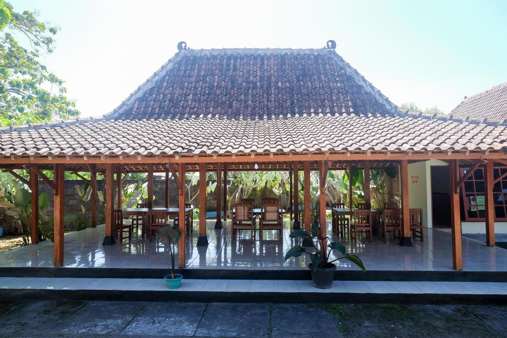 โอโย 2634 กรียา บิโรโว Hotel Wonosari ภายนอก รูปภาพ