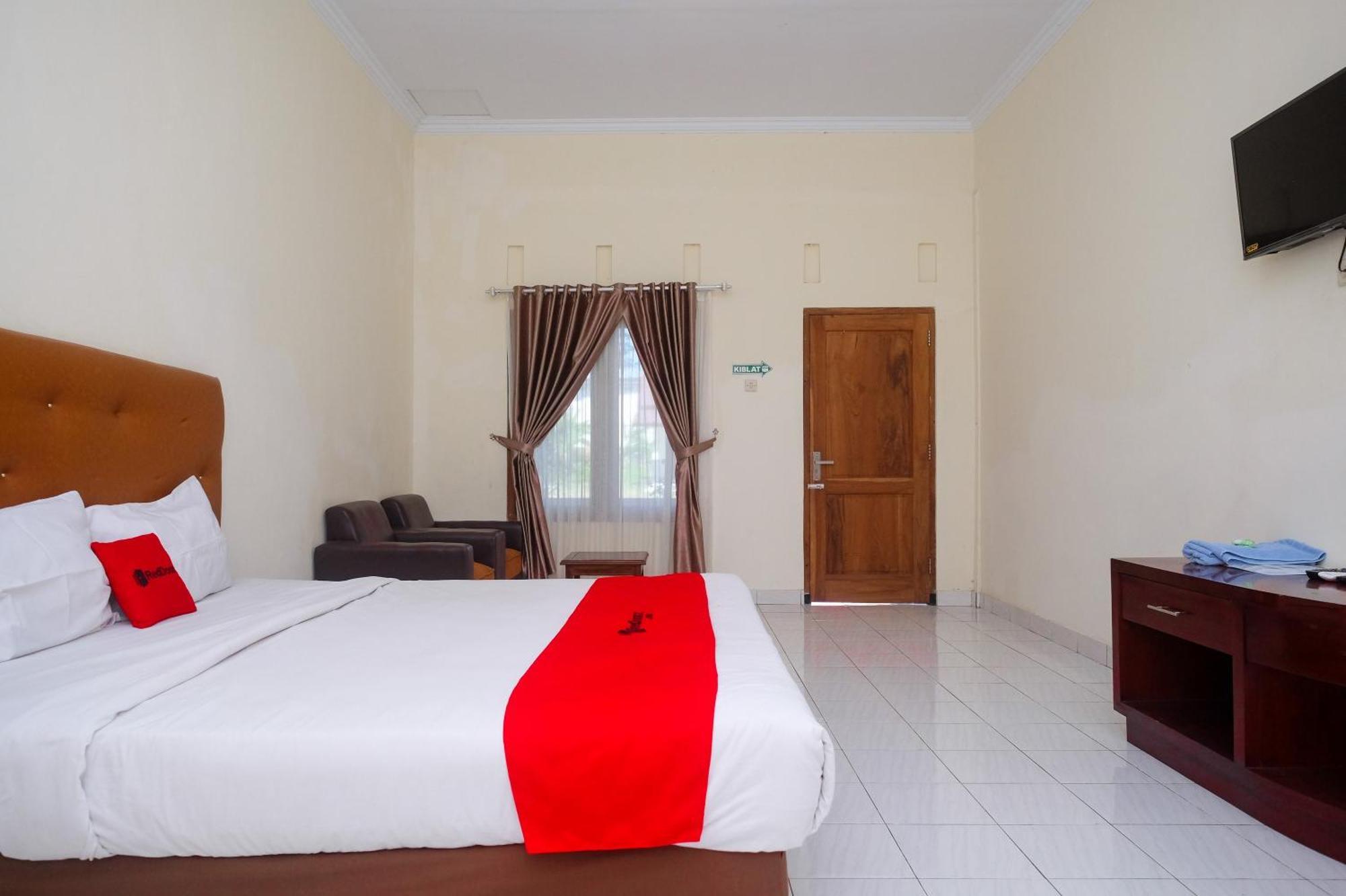 โอโย 2634 กรียา บิโรโว Hotel Wonosari ภายนอก รูปภาพ