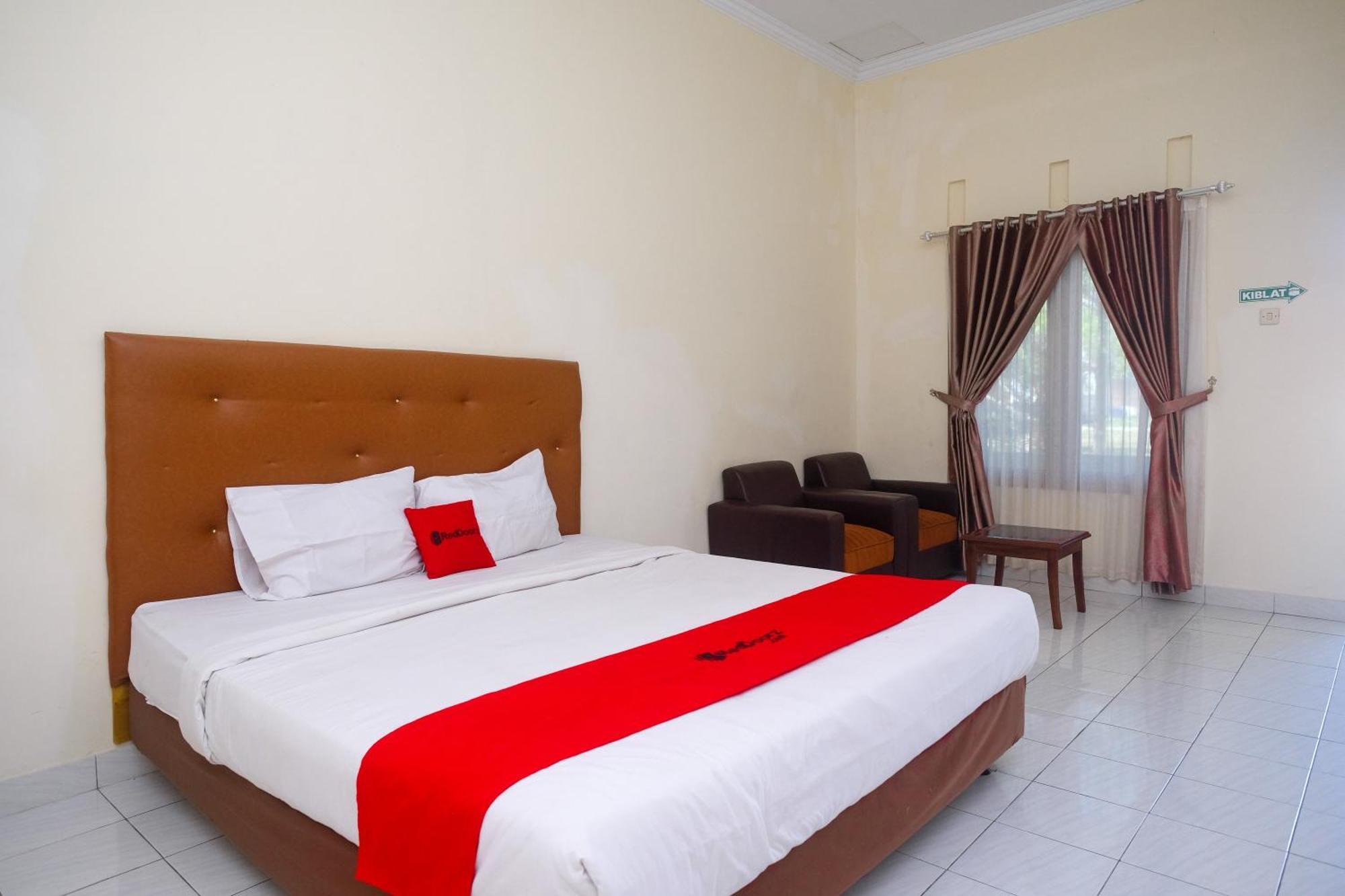 โอโย 2634 กรียา บิโรโว Hotel Wonosari ภายนอก รูปภาพ