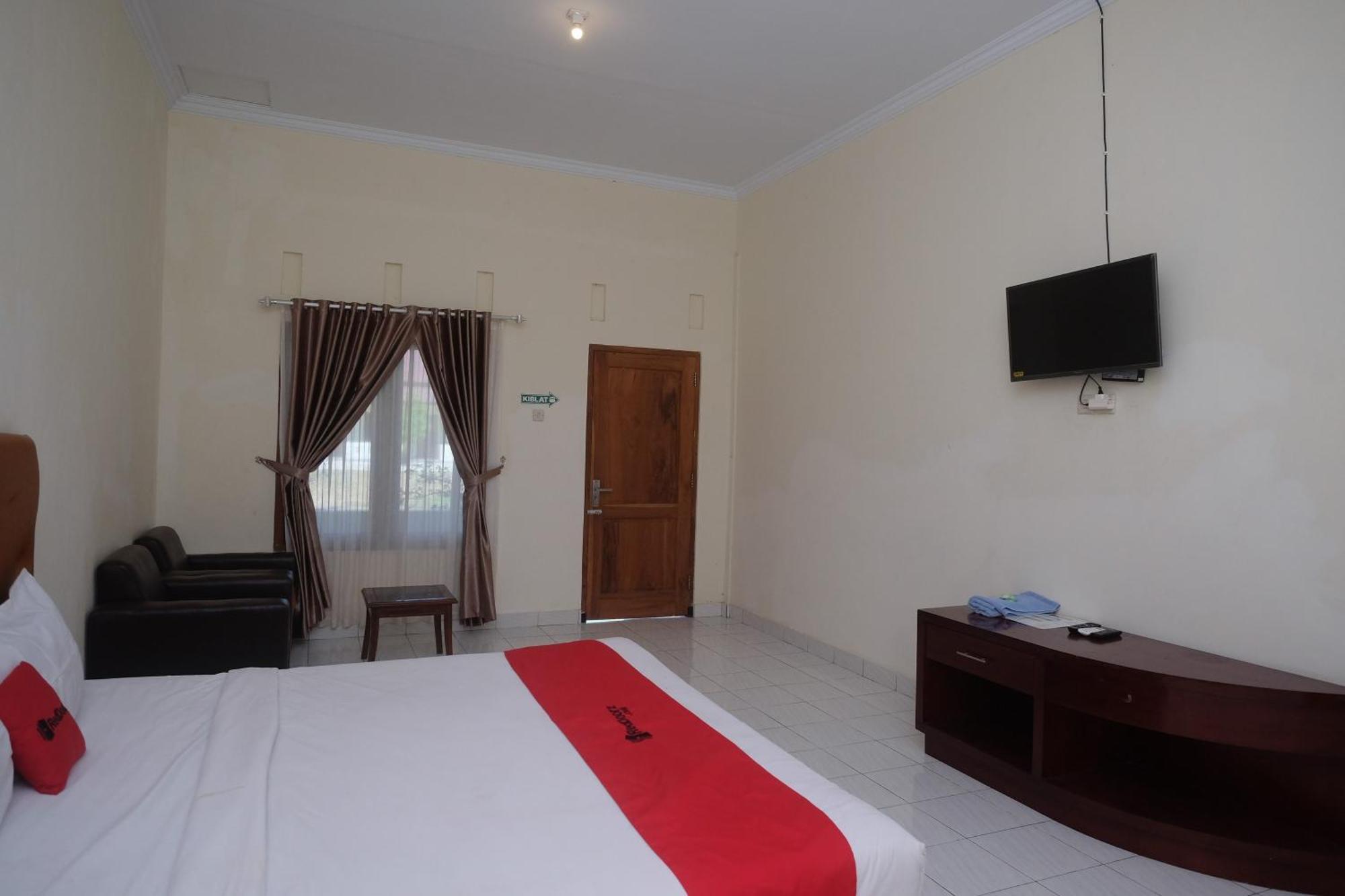 โอโย 2634 กรียา บิโรโว Hotel Wonosari ภายนอก รูปภาพ