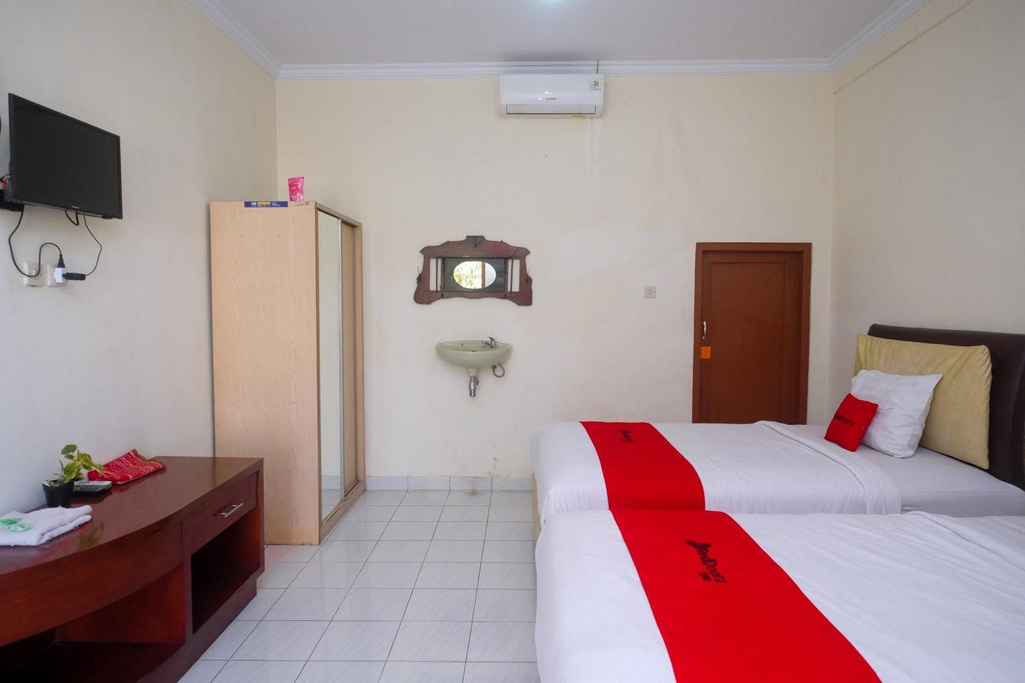โอโย 2634 กรียา บิโรโว Hotel Wonosari ภายนอก รูปภาพ