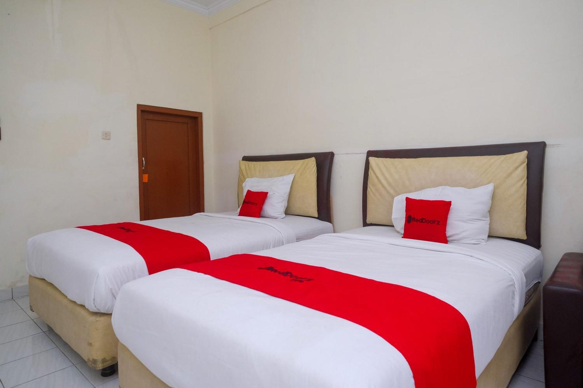 โอโย 2634 กรียา บิโรโว Hotel Wonosari ภายนอก รูปภาพ