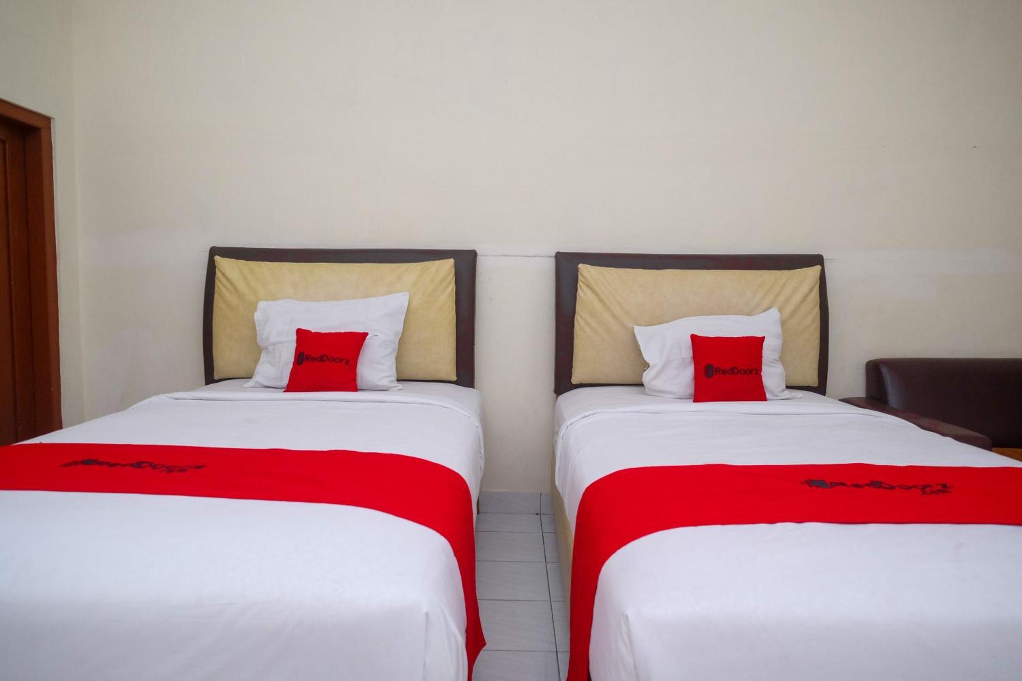 โอโย 2634 กรียา บิโรโว Hotel Wonosari ภายนอก รูปภาพ