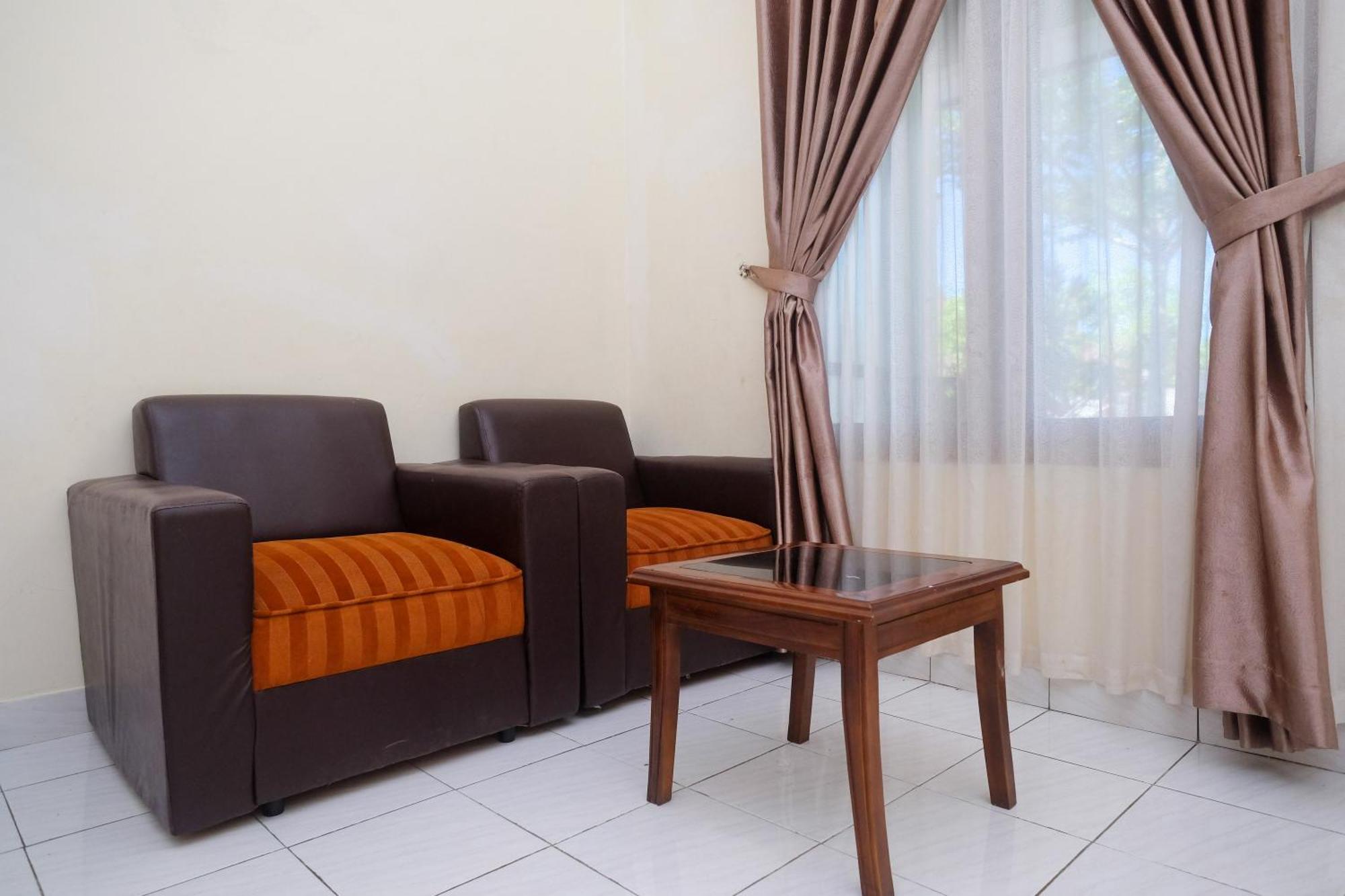 โอโย 2634 กรียา บิโรโว Hotel Wonosari ภายนอก รูปภาพ