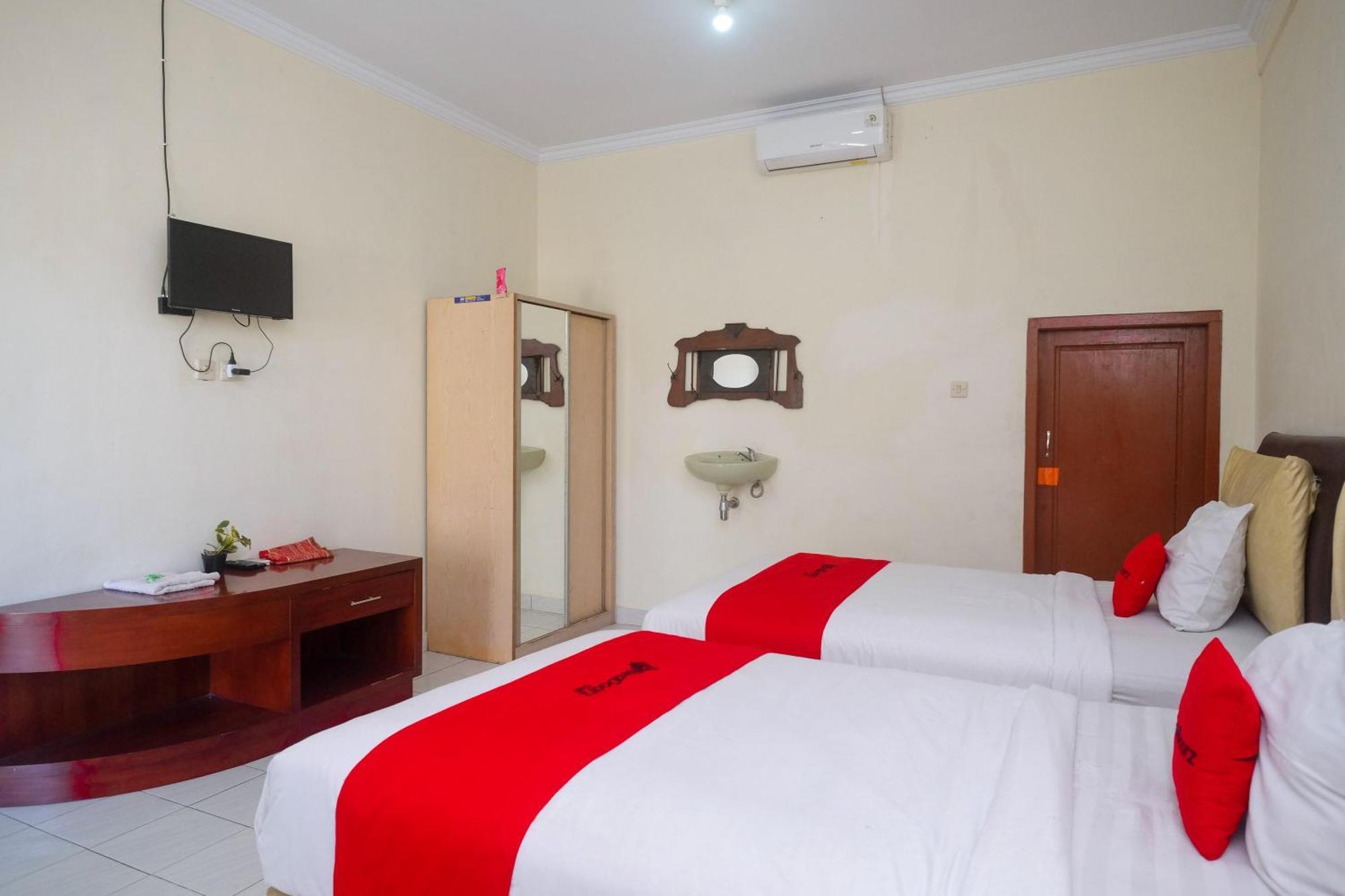 โอโย 2634 กรียา บิโรโว Hotel Wonosari ภายนอก รูปภาพ